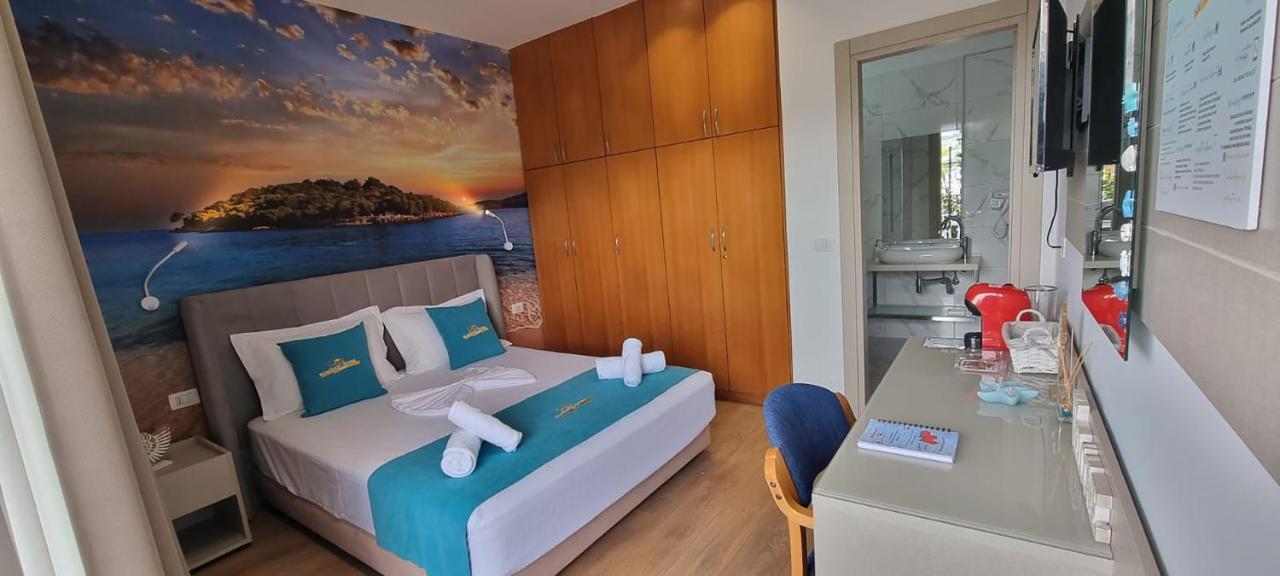 Suncoast Rooms Port Side ซารานเดอ ภายนอก รูปภาพ