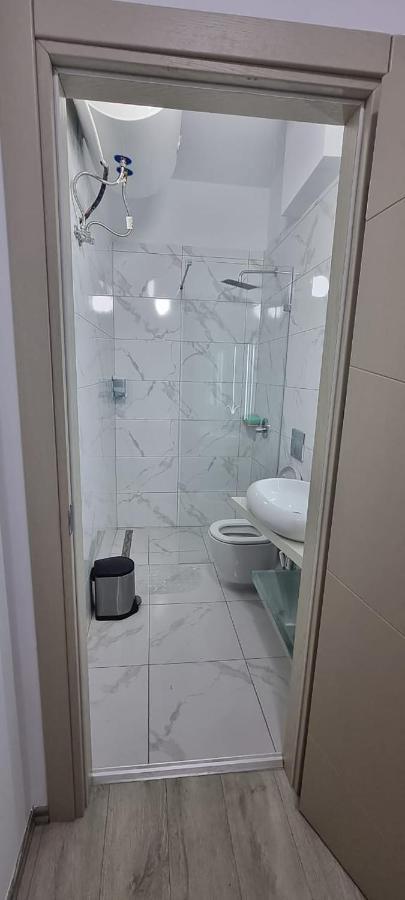 Suncoast Rooms Port Side ซารานเดอ ภายนอก รูปภาพ
