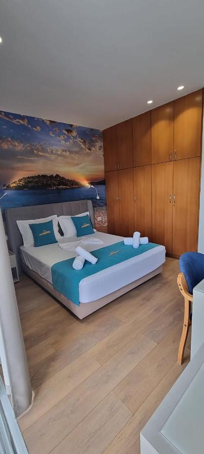 Suncoast Rooms Port Side ซารานเดอ ภายนอก รูปภาพ