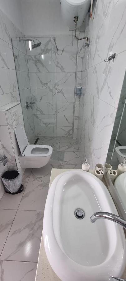 Suncoast Rooms Port Side ซารานเดอ ภายนอก รูปภาพ