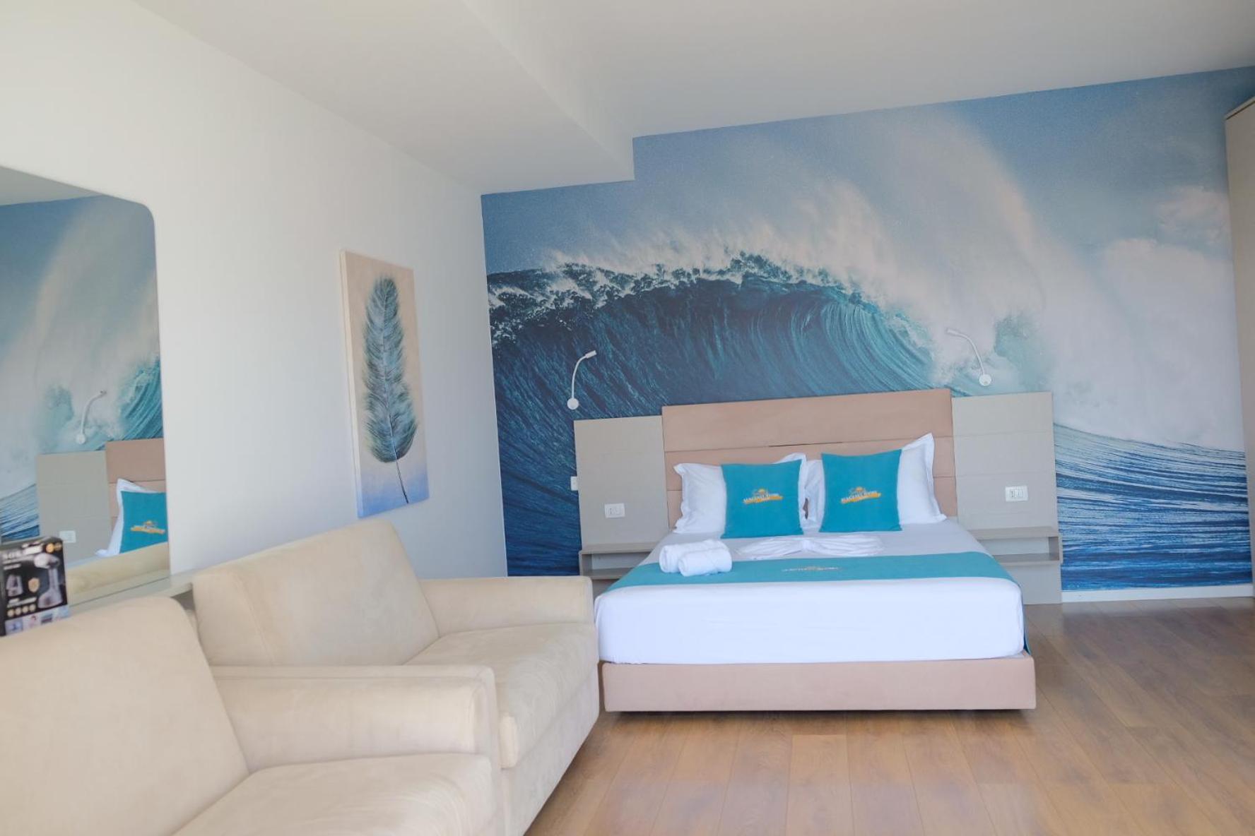 Suncoast Rooms Port Side ซารานเดอ ภายนอก รูปภาพ