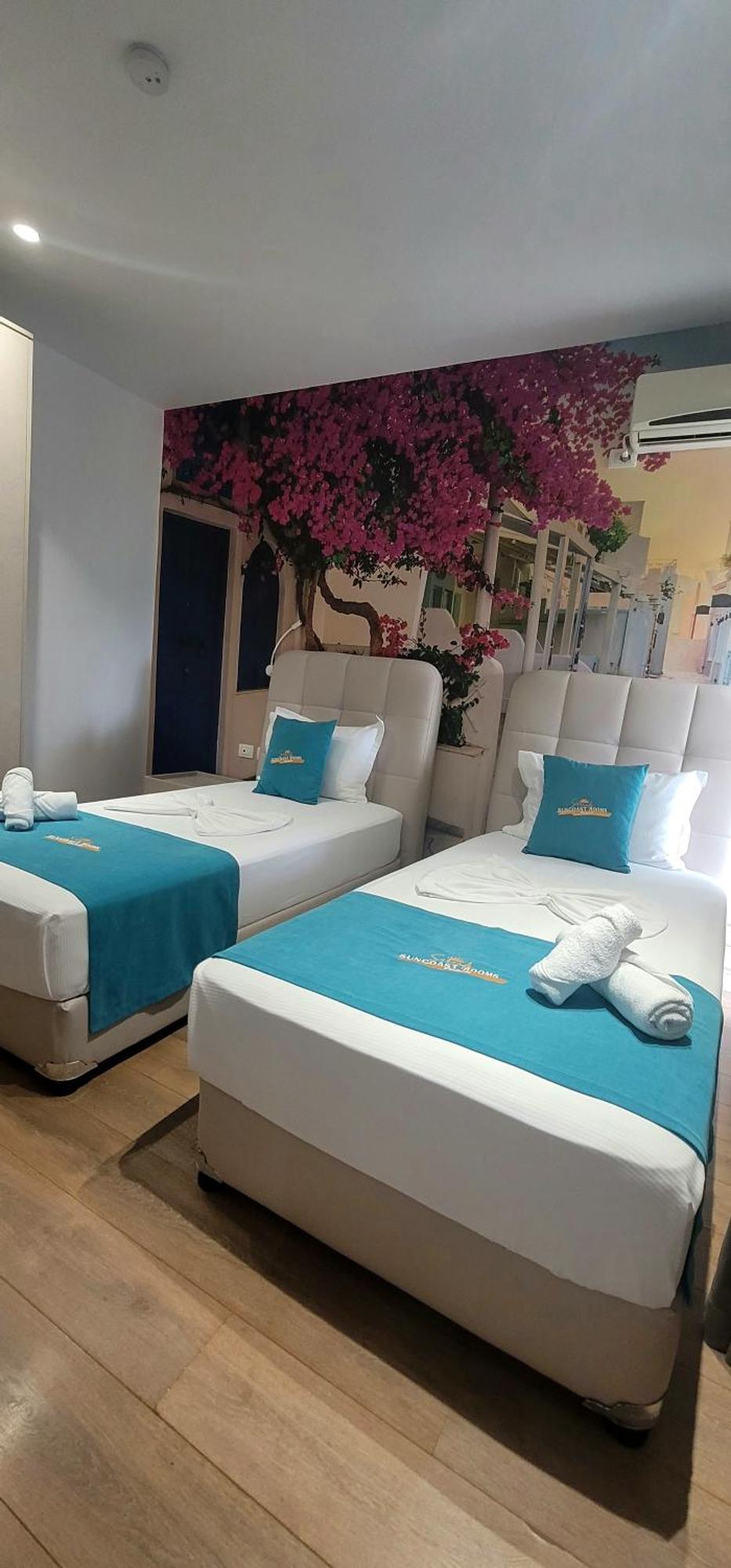 Suncoast Rooms Port Side ซารานเดอ ภายนอก รูปภาพ