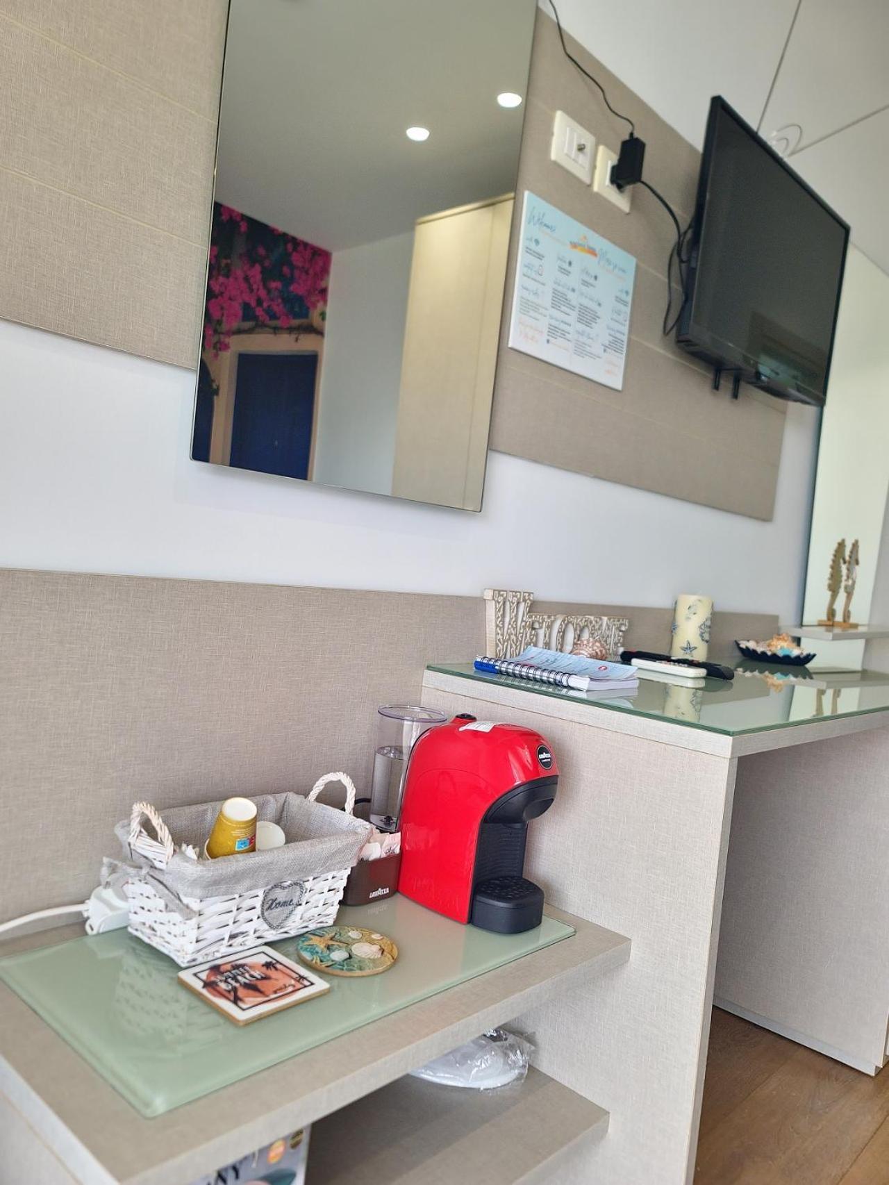 Suncoast Rooms Port Side ซารานเดอ ภายนอก รูปภาพ