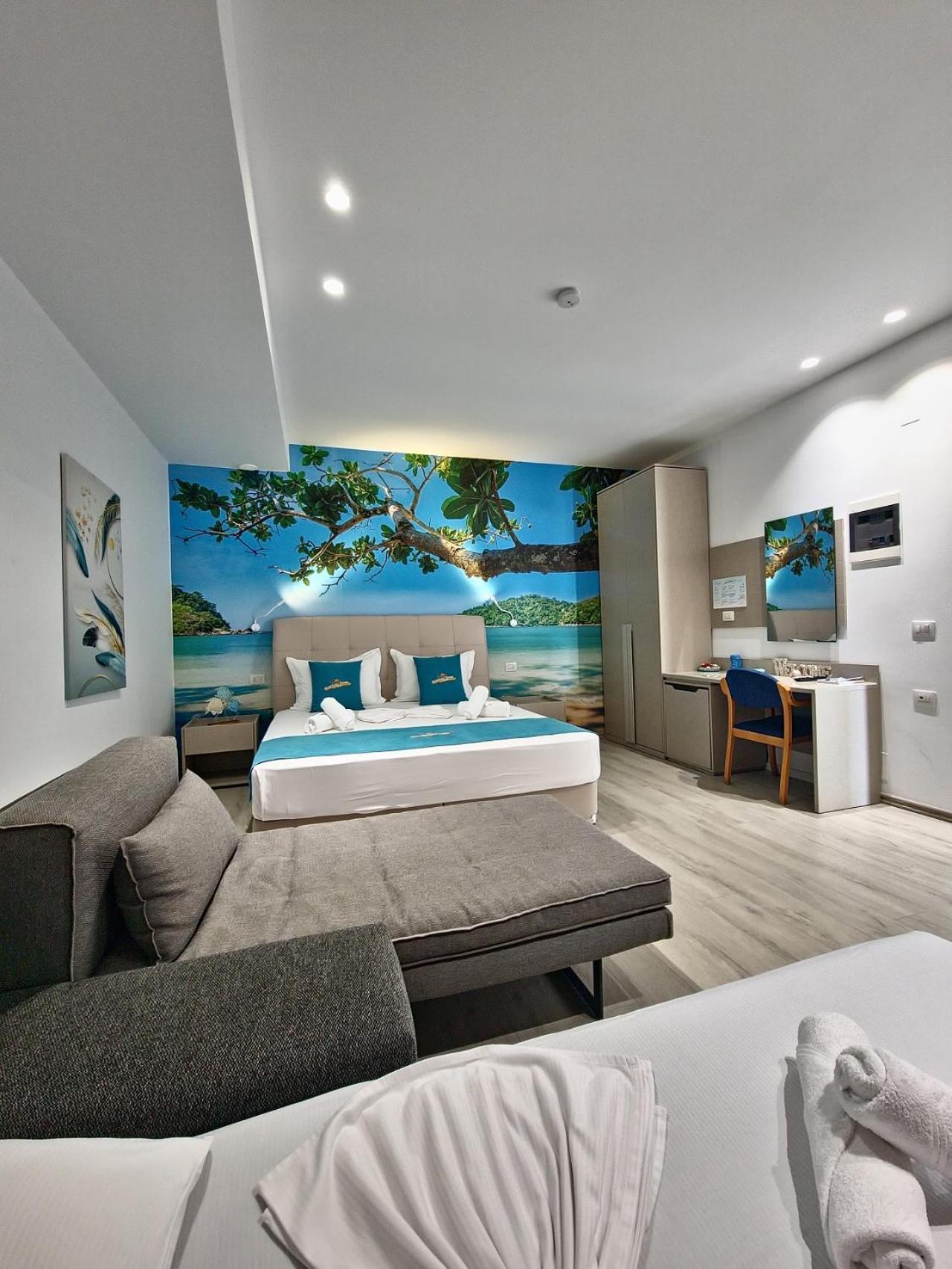 Suncoast Rooms Port Side ซารานเดอ ภายนอก รูปภาพ