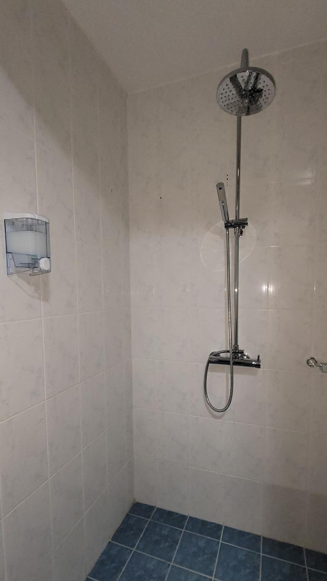Suncoast Rooms Port Side ซารานเดอ ภายนอก รูปภาพ