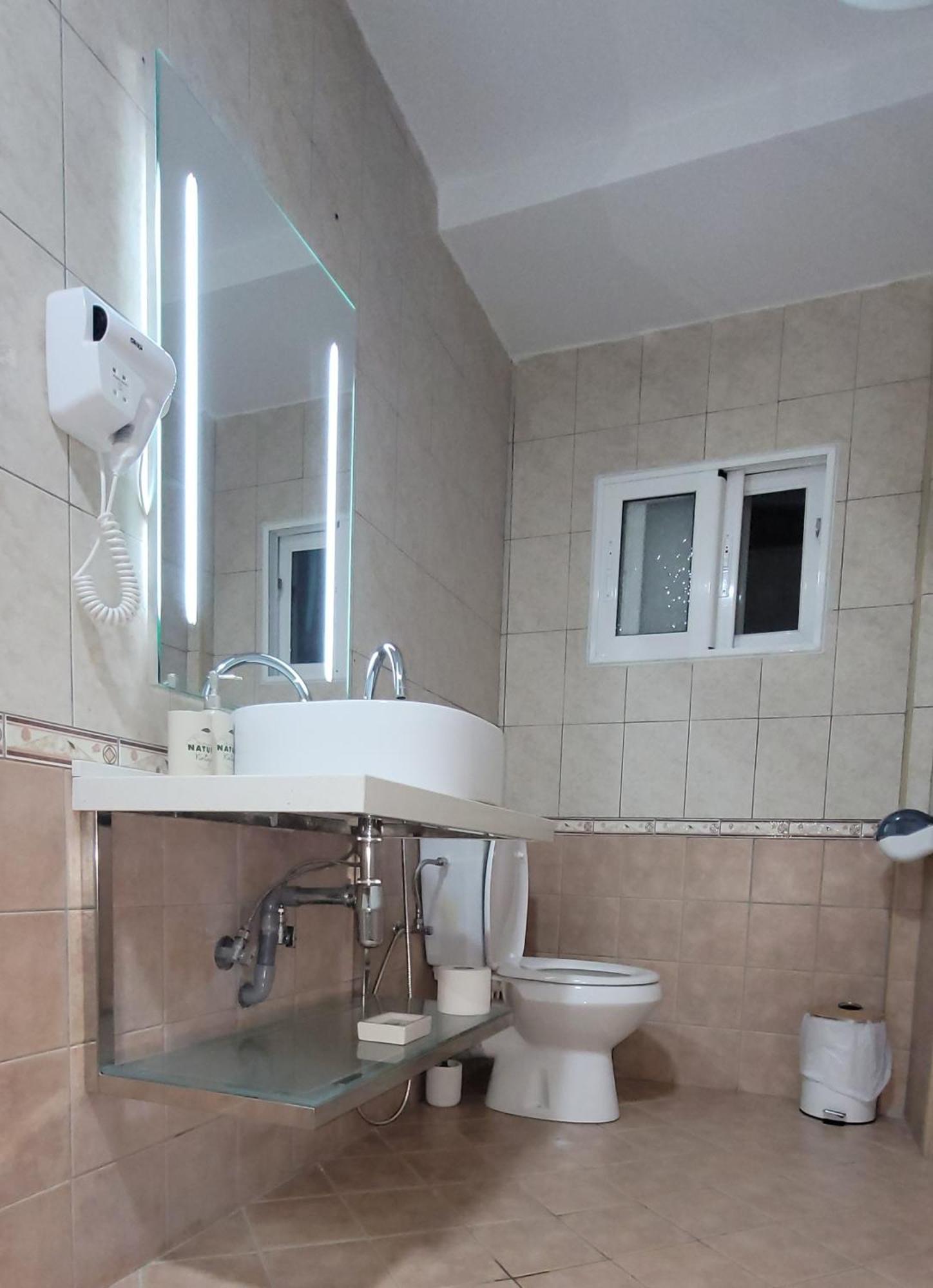 Suncoast Rooms Port Side ซารานเดอ ภายนอก รูปภาพ