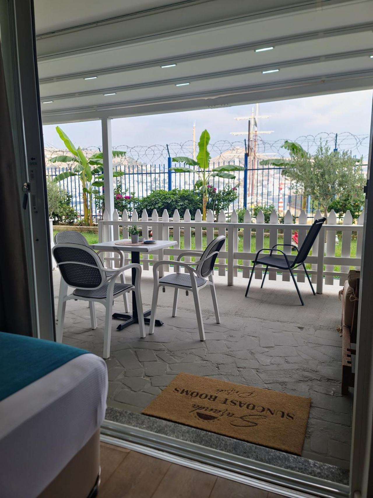 Suncoast Rooms Port Side ซารานเดอ ภายนอก รูปภาพ